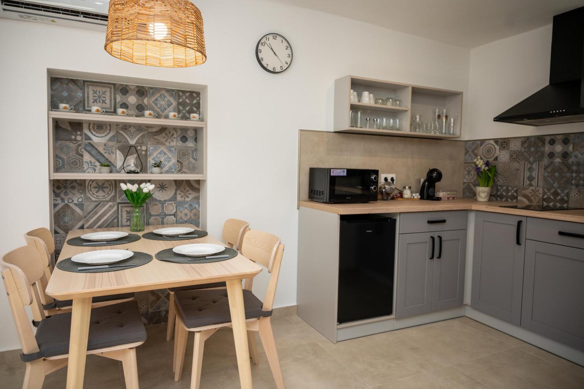 Tuenderkert Apartman Дьюла Экстерьер фото
