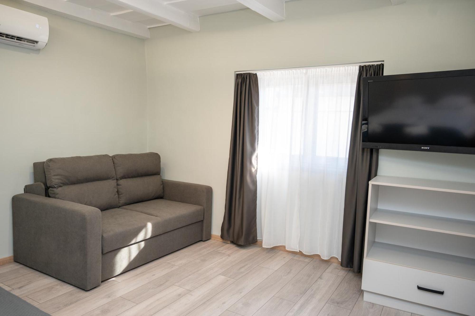 Tuenderkert Apartman Дьюла Экстерьер фото