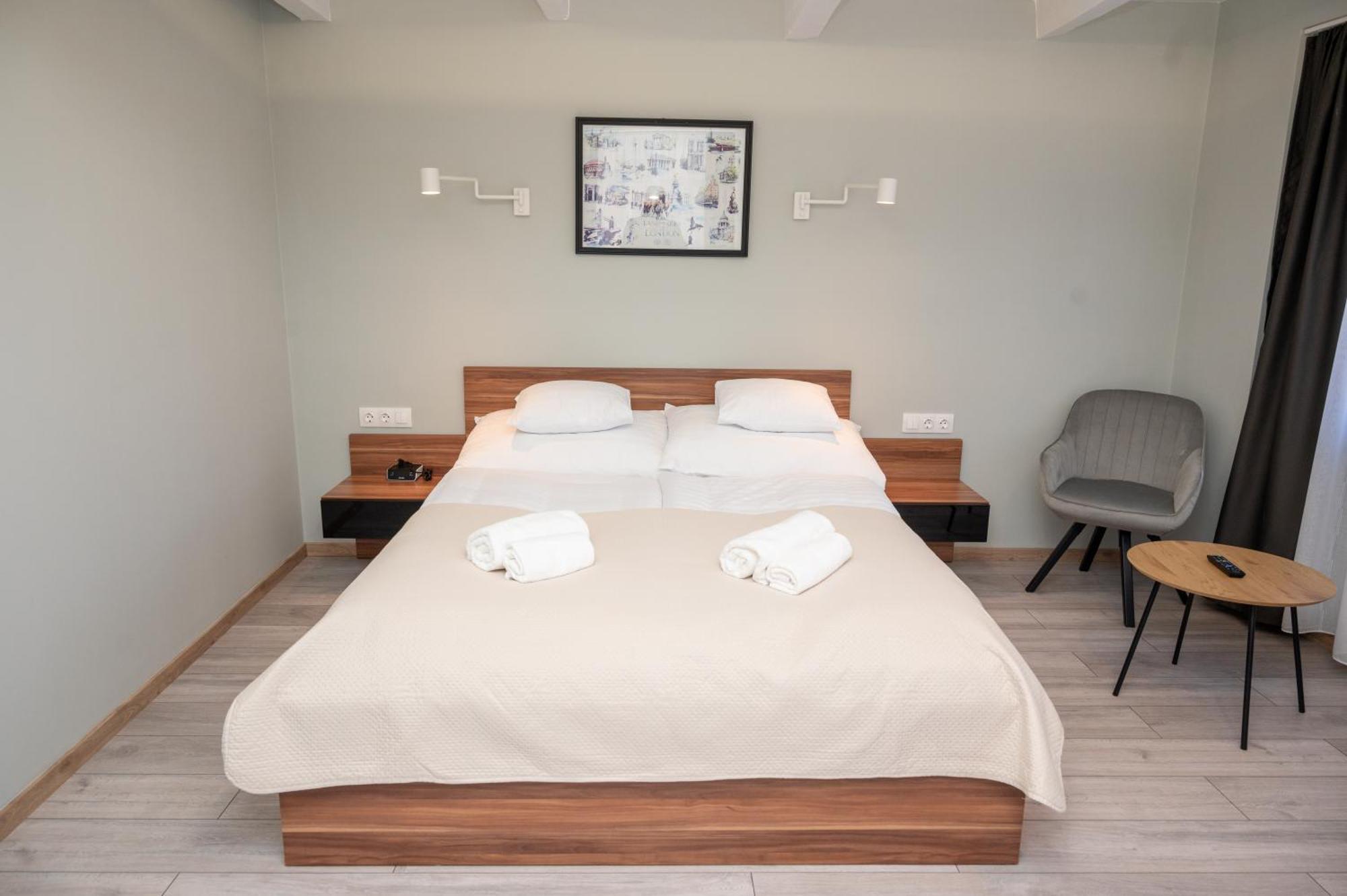 Tuenderkert Apartman Дьюла Экстерьер фото